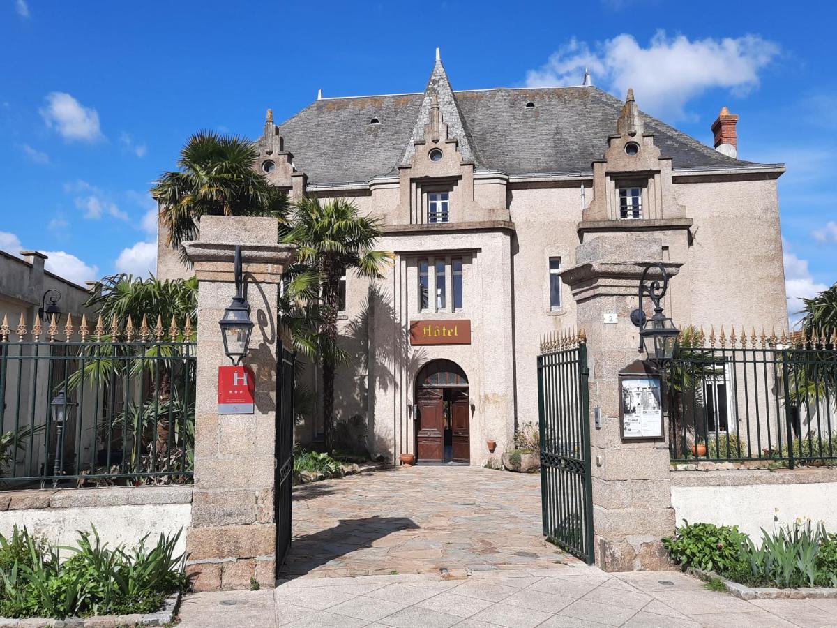 Hotel De La Barbacane Tiffauges Exterior foto