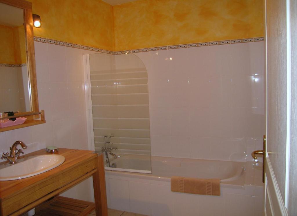 Hotel De La Barbacane Tiffauges Cameră foto